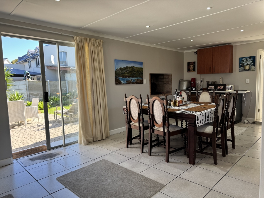 3 Bedroom Property for Sale in Sandbaai Western Cape